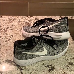 Like new NIKE tennis shoes!